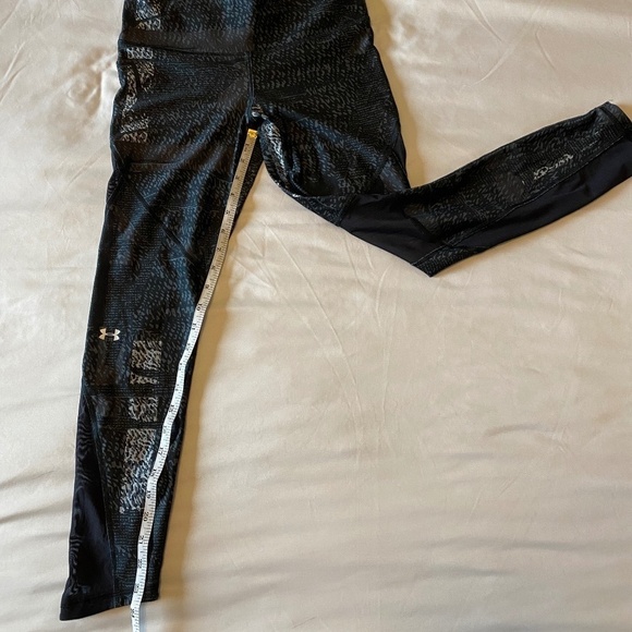UA Compression‎ Leggings-Heat Gear- Black/Gray print- Size M- Mesh Cutouts - Picture 11 of 13